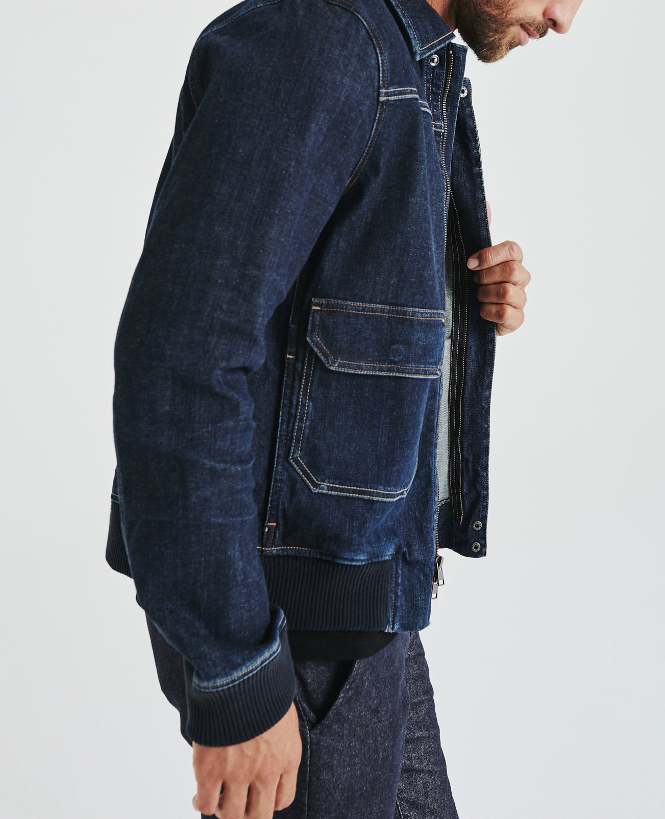 Icon Bomber 3 Years Parallel Bomber Men Tops Photo 6