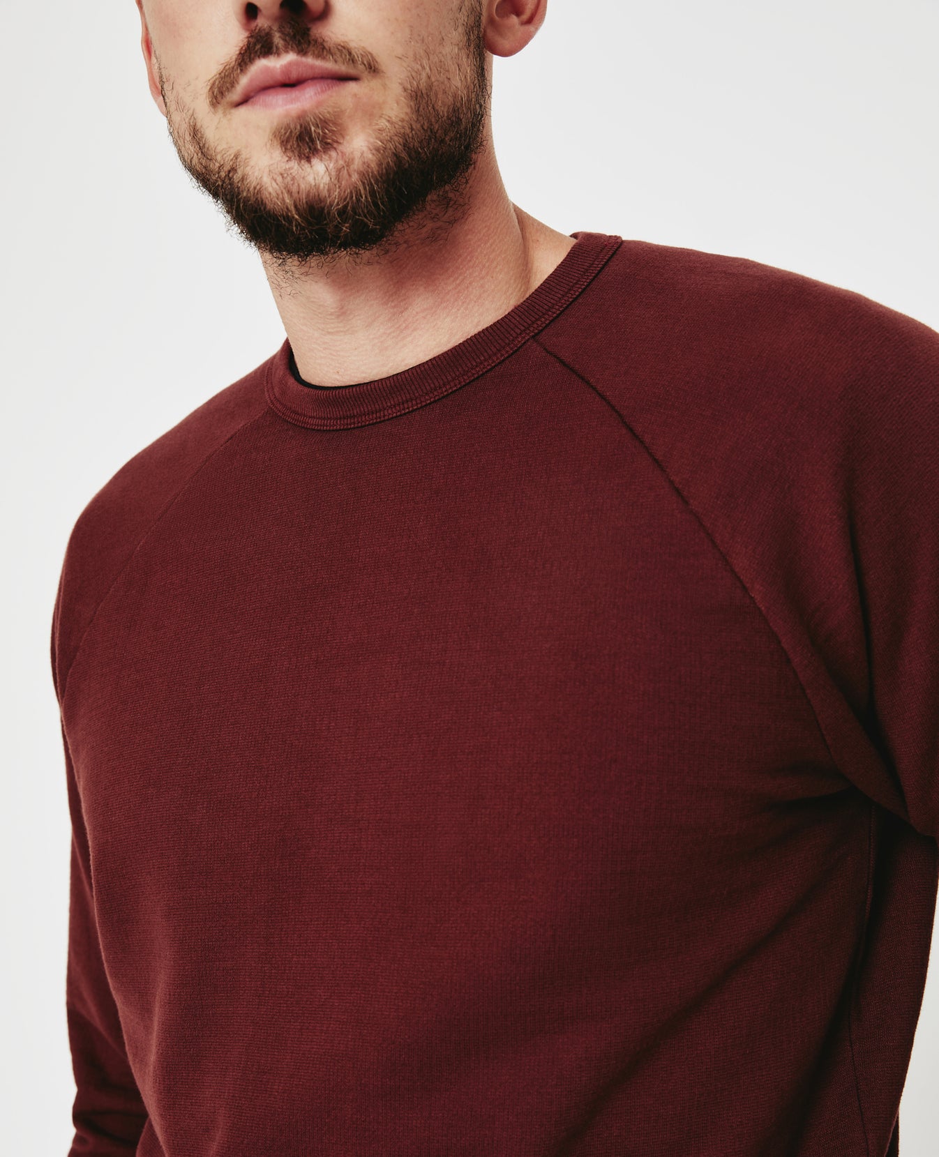 Elba Crew Spiced Rum Classic Fit Crew Men Tops Photo 2