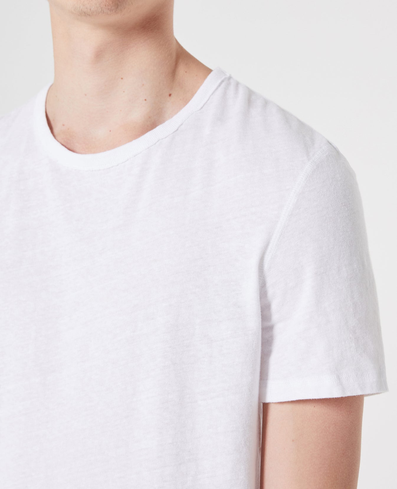 Anders Crew True White Classic Crew Neck Men Tops Photo 4