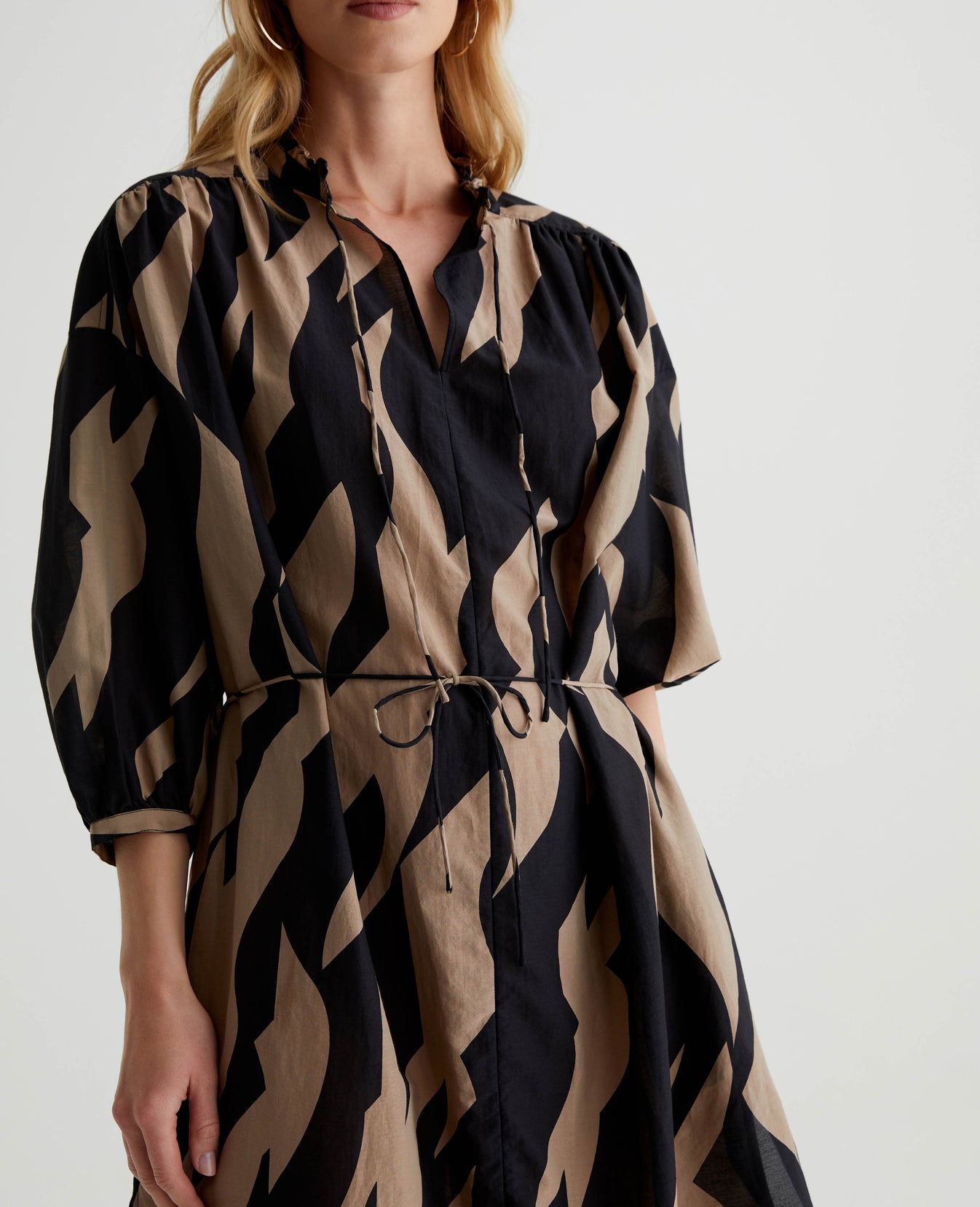 Octavia Dress Geo Wave True Black/Taupe Womens Top Photo 5