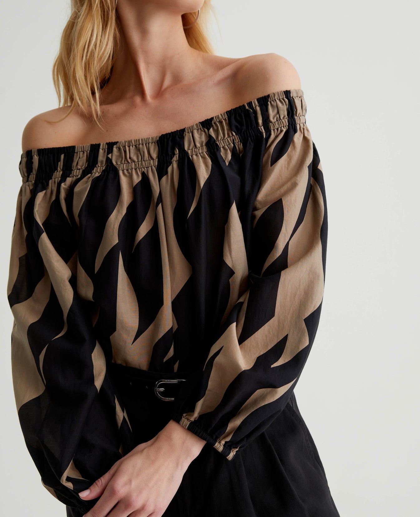 Carroline Top Geo Wave True Black/Taupe Womens Top Photo 6