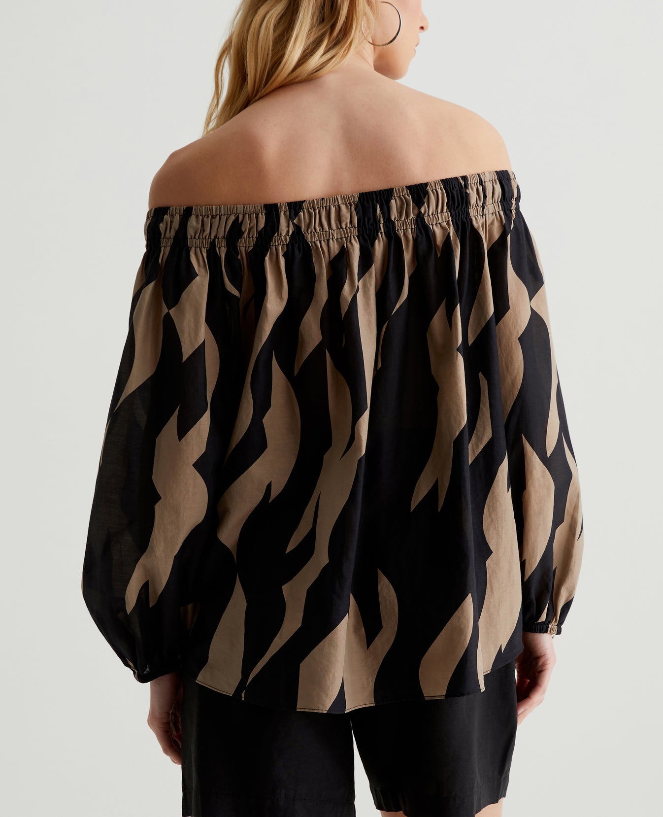 Carroline Top Geo Wave True Black/Taupe Womens Top Photo 7