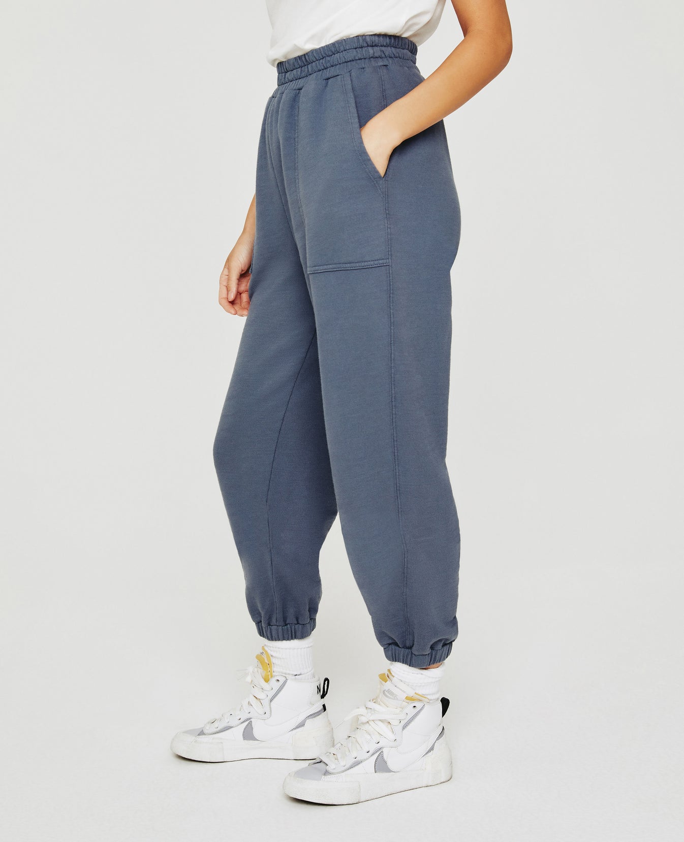 Nova Sweatpant Slate Sky Relaxed Sweatpant Women Bottom Photo 4
