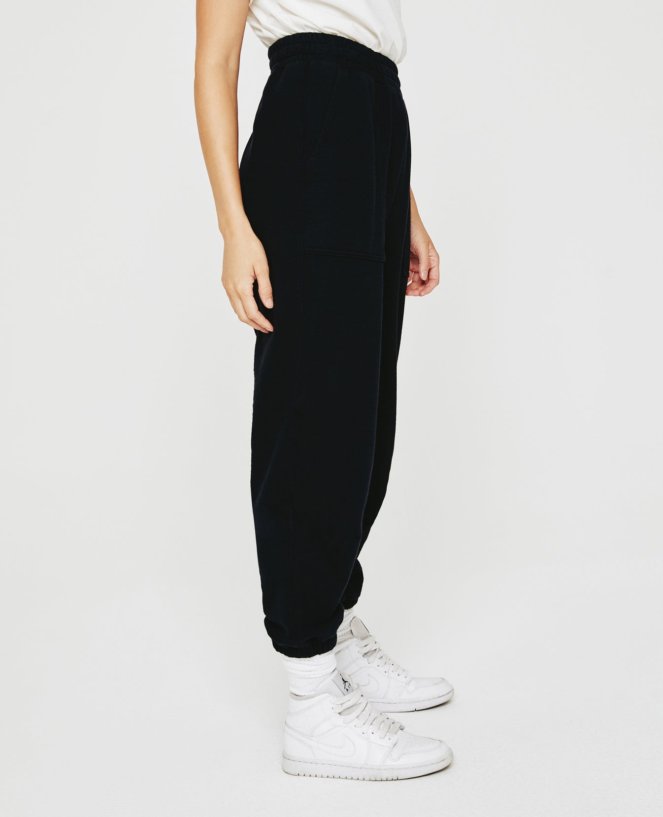 Nova Sweatpant True Black Relaxed Sweatpant Women Bottom Photo 4