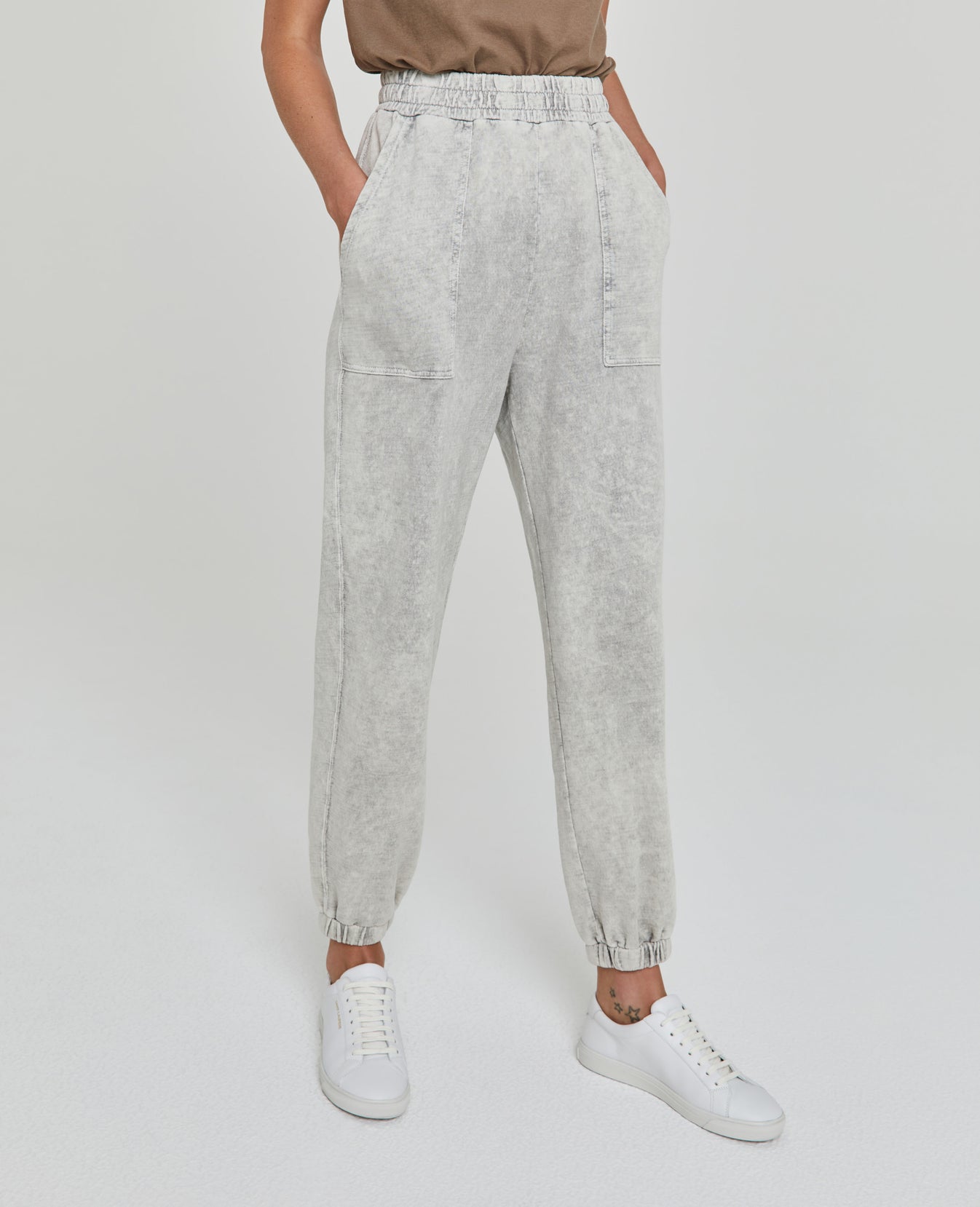 Nova Sweatpant Moonwash Florence Fog Relaxed Sweatpant Women Bottoms Photo 1