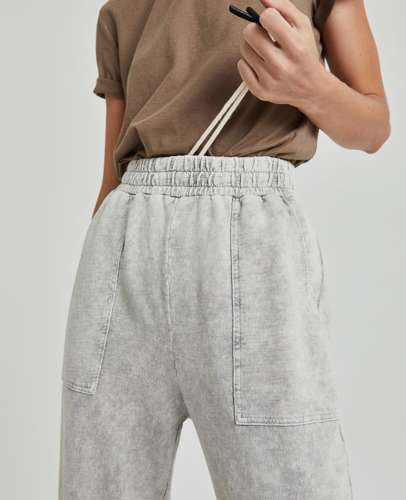 Nova Sweatpant Moonwash Florence Fog Relaxed Sweatpant Women Bottoms Photo 2