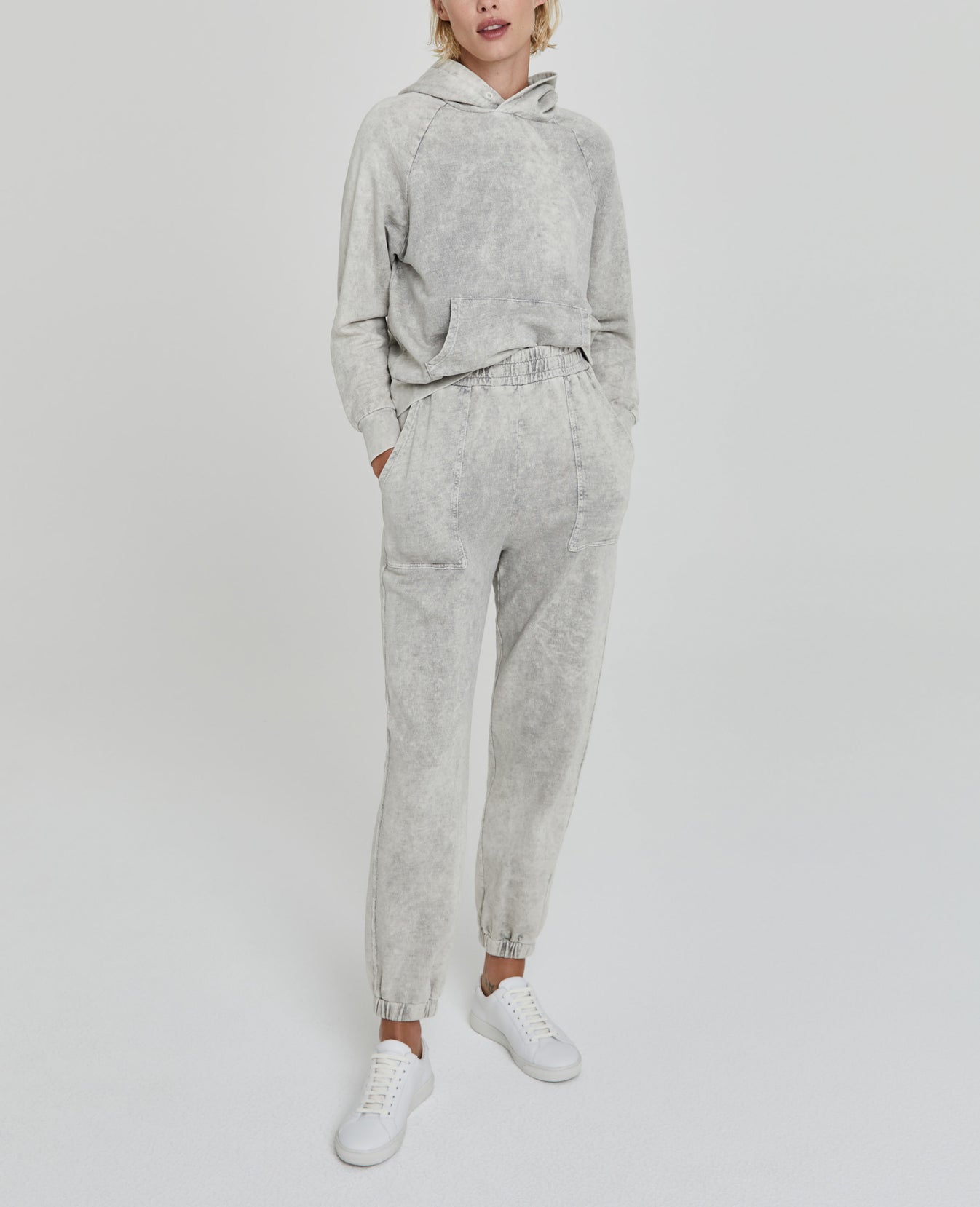 Nova Sweatpant Moonwash Florence Fog Relaxed Sweatpant Women Bottoms Photo 6