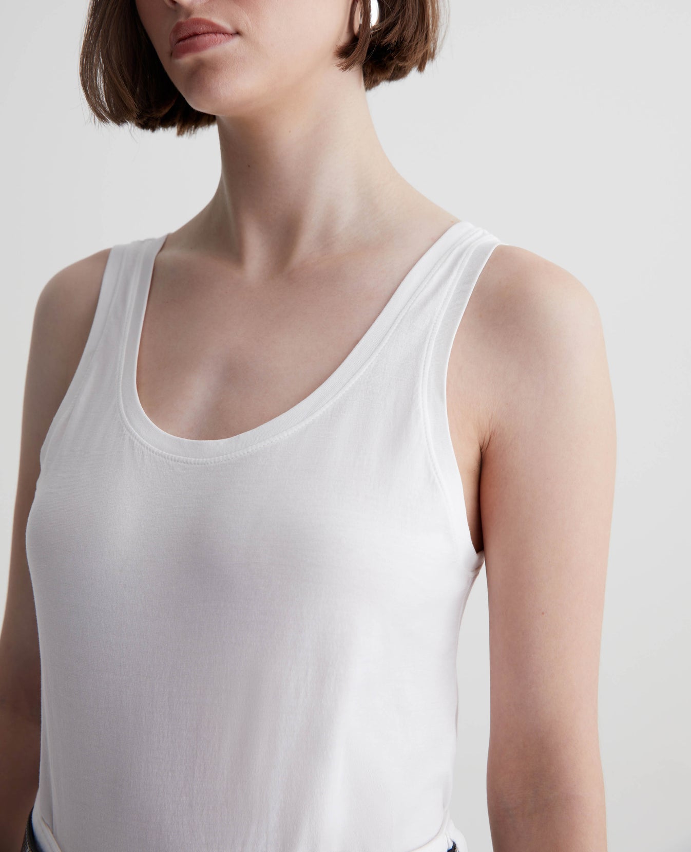 Esther Tank Ex-White Womens Top Photo 3