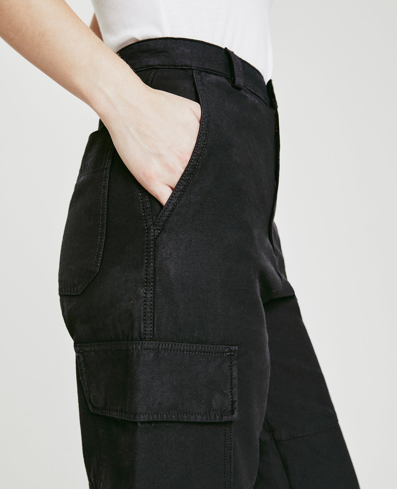 Renn Cargo Super Black High-Rise Barrel Women Bottoms Photo 3