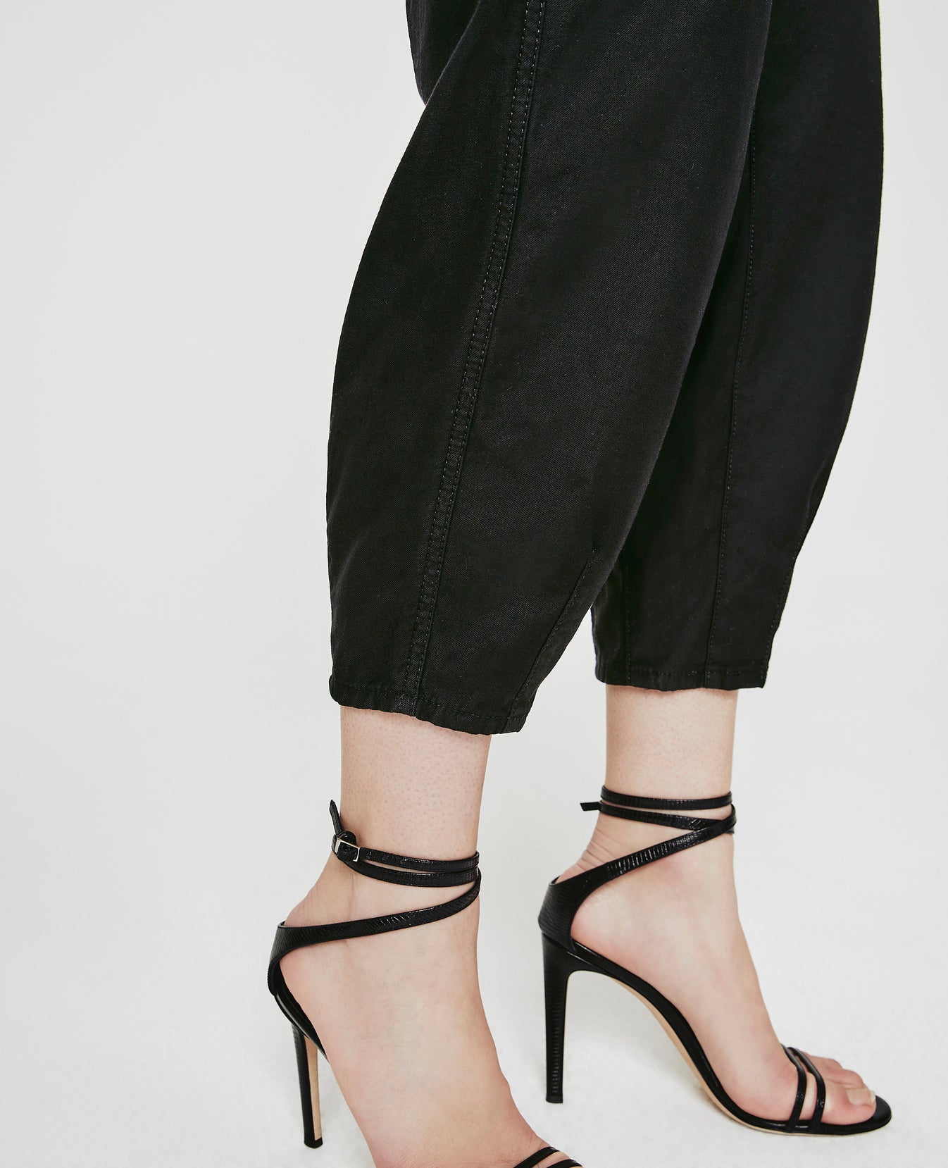 Renn Cargo Super Black High-Rise Barrel Women Bottoms Photo 5