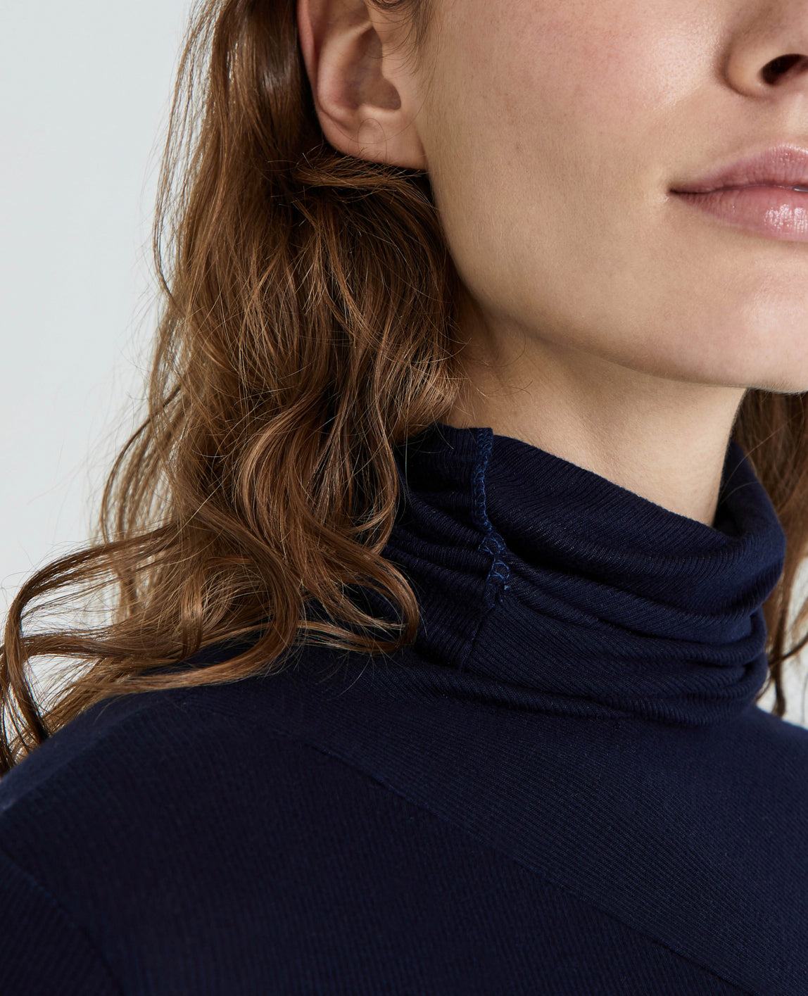 Chels Turtleneck Deep Trenches Slim Turtleneck Women Tops Photo 2